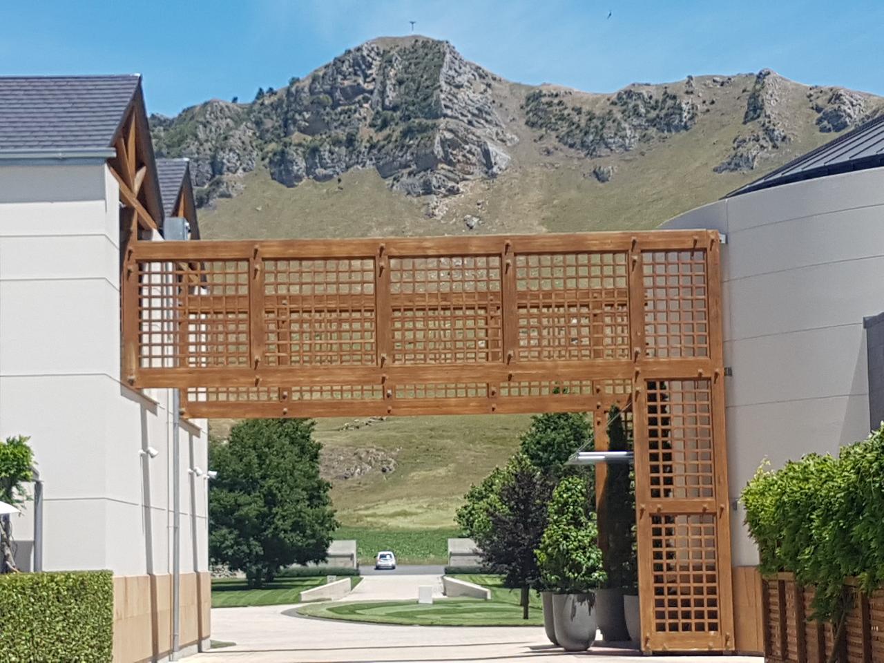 Luxury Hawke’s Bay Premier Wine Tour, including wine tastings & cheese board (5 Hours)