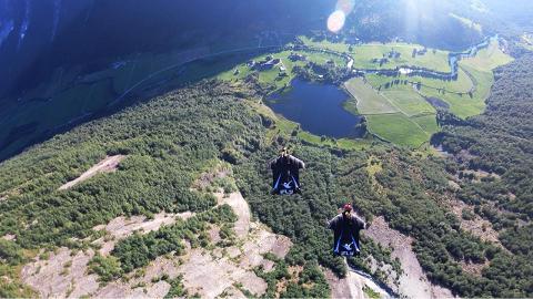 Wingsuit_Basejump_2_noglow_lg