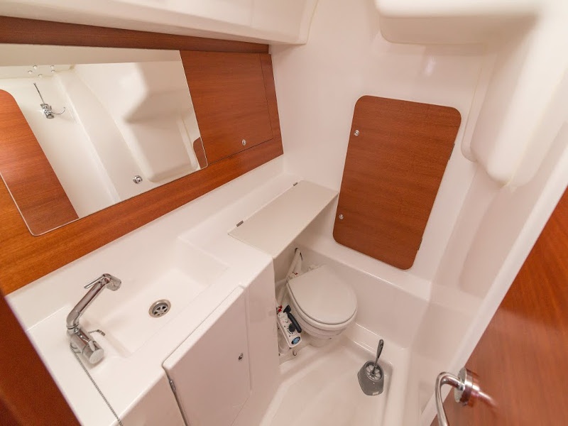 Skippered Dufour 335 for up to 9 persons