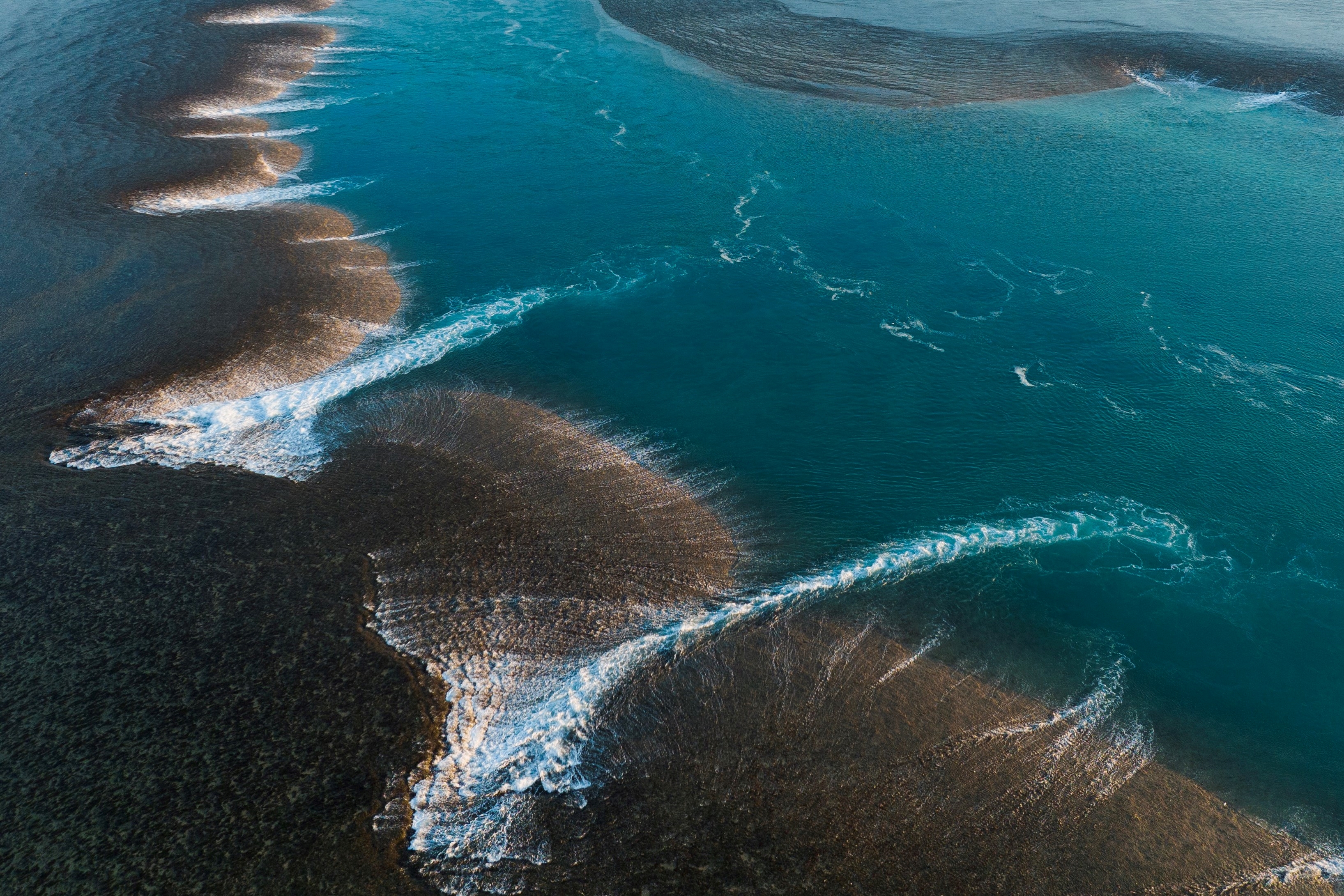 Montgomery Reef & Horizontal Falls Discoverer (includes landing, boat tour & lunch) ex Derby
