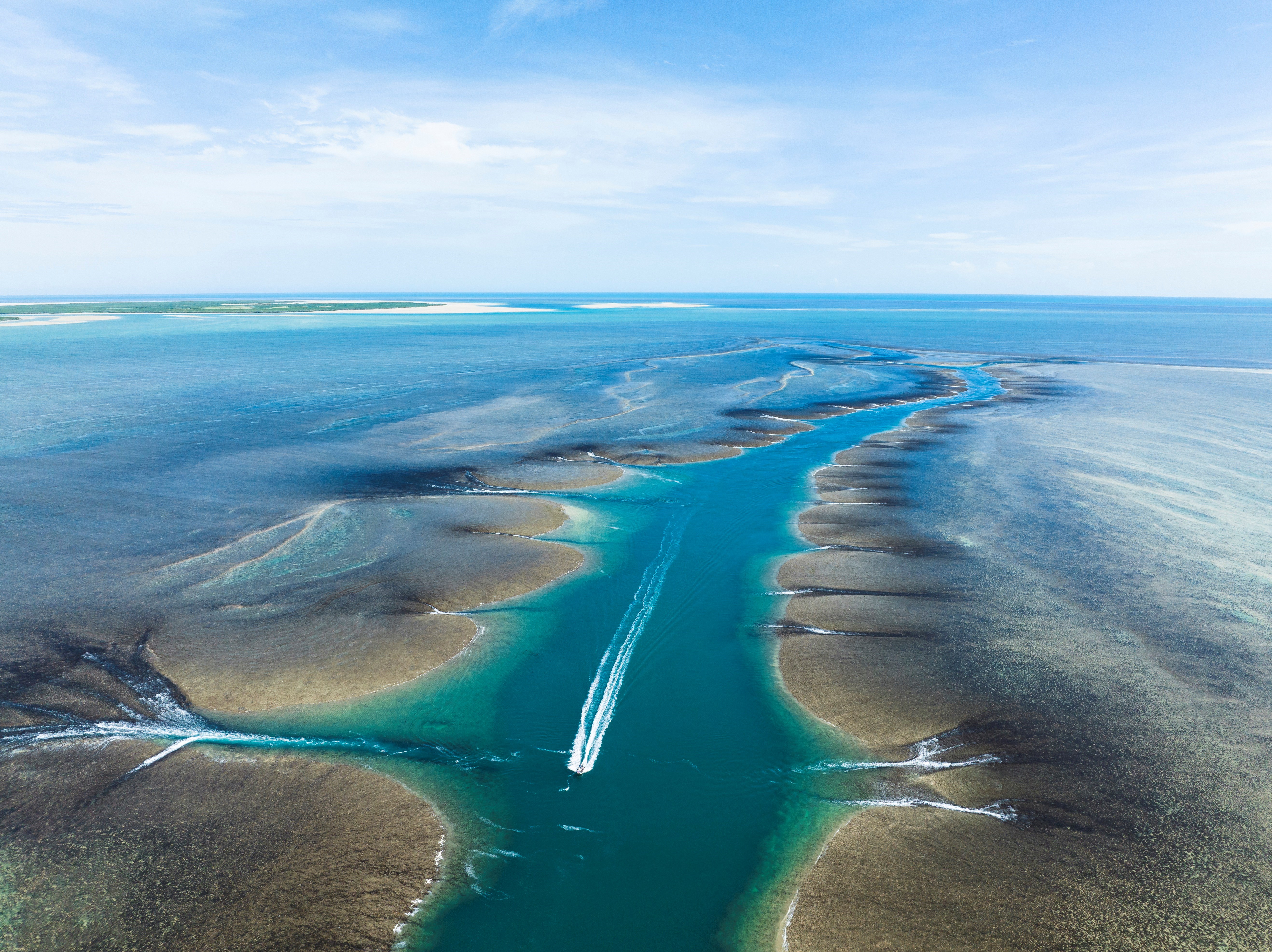 BME-MHFD | Montgomery Reef & Horizontal Falls Discoverer (includes landing, boat tour & lunch) ex Broome