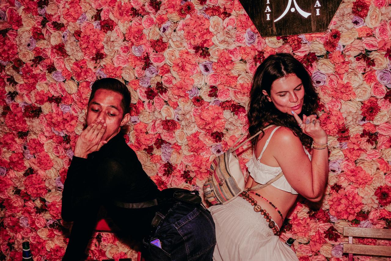 Lan Kwai Fong (LKF) Pub Crawl HK's best nightlife tour!