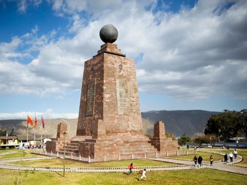 0e528703141c4a378f00e58bb8019e13quito_mitad_del_mundo_2