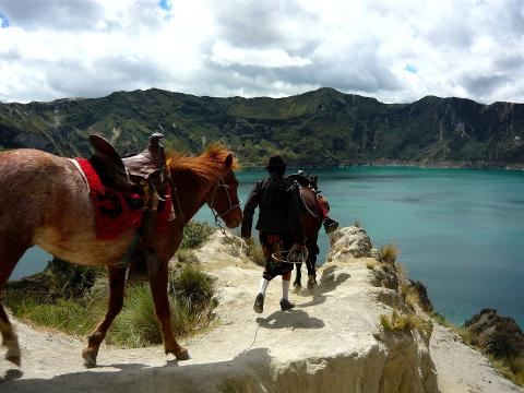 29d26acc2090427394b465c91429fd12quilotoa_crater_lake_andes_amazon_ecuador_tour_7