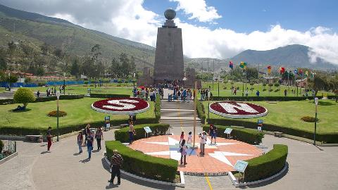a3729f7cbfa74f2dbfd9371964855760quito_mitad_del_mundo