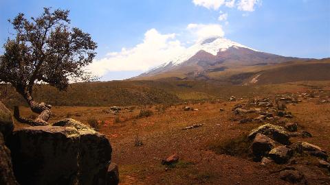 andes_and_amazon_cotopaxi_active_volcan_editado