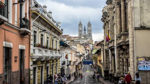 Shared Tour:Full Day Quito City and Middle of the World Monument Tour