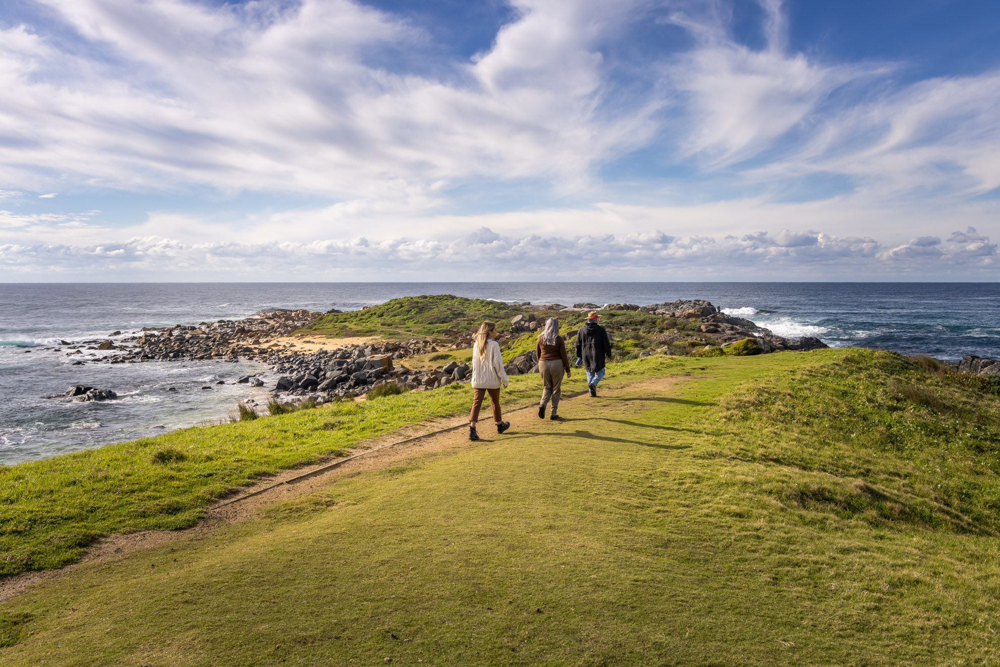 WELCOME TO COUNTRY - BUSH TUCKER & BUSH MEDICINE CULTURAL WALK WITH YUIN KNOWLEDGE HOLDER  FOLLOWED BY LUNCH AT THE PICKLED OCTOPUS RESTAURANT TUROSS HEAD