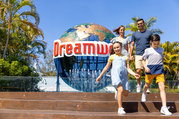 Dreamworld & Q1 Sky Point at Surfer's Paradise Private Tours