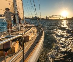 Sydney Harbour Sightseeing and History Classic Yacht (Sydney)