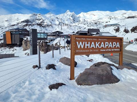 Ruapehu Whakapapa Ski  &  Skywaka Shuttle (National Park Village Park n Ride and Local Accomodation)