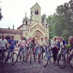 Budapest Highlights Bike Tour + Danube cruise