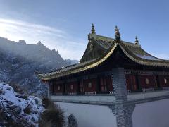 Youning Monastery Hike and Day Tour