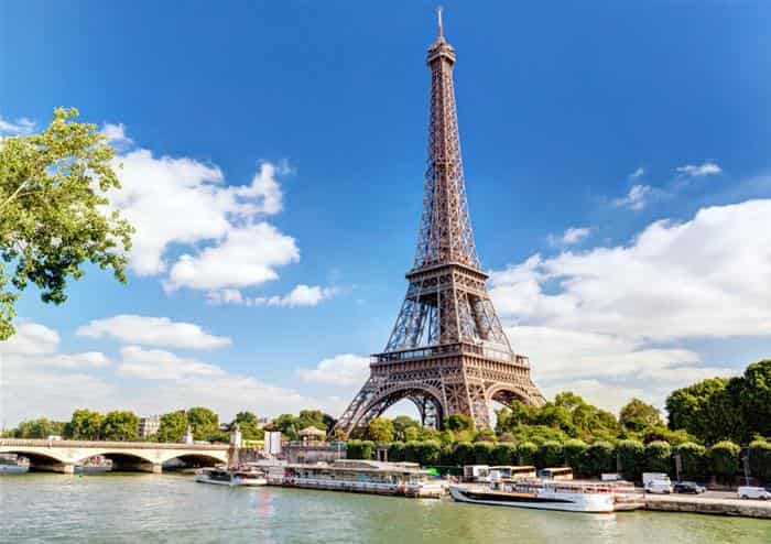 Romantic Paris Day Trip with Louvre & Lunch at Le Bistro Parisien or Le Brasserie at the Eiffel Tower