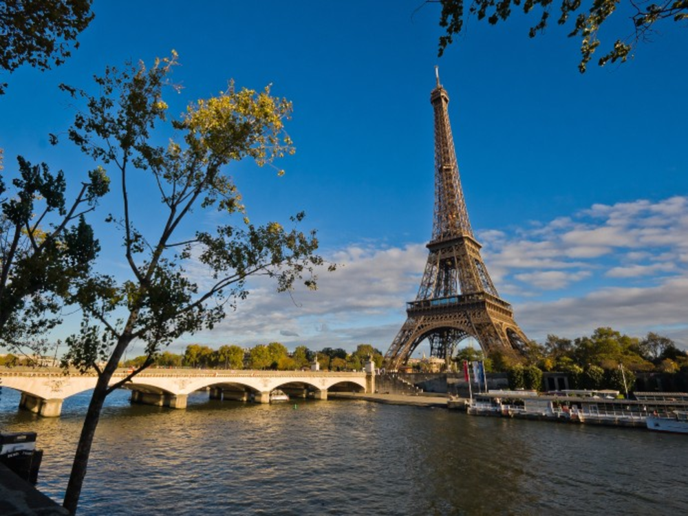 Day Trip to Paris with a 3-course Lunch at Eiffel Tower