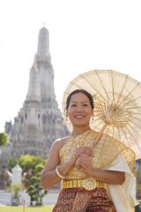 Thai Costume Rental, Hairstyling & Professional Photography at Wat Arun