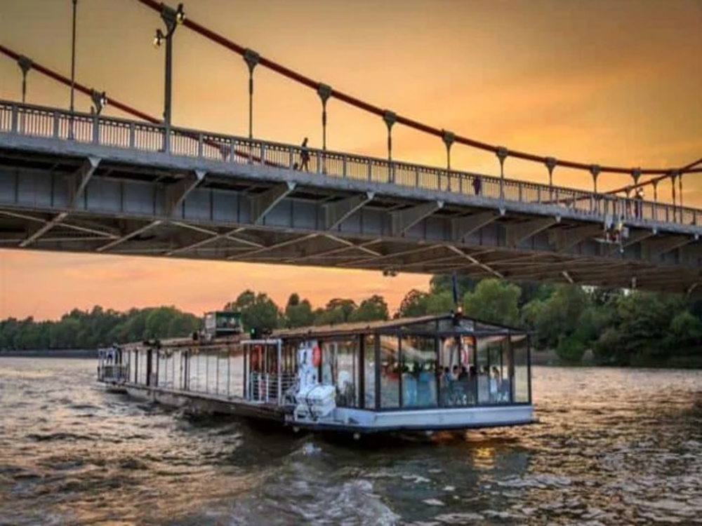 Bateaux Dinner Cruise