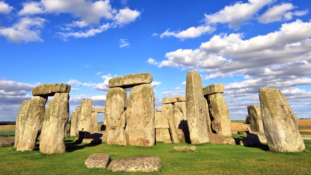 Stonehenge & Bath: Private Luxury Car Tour from London