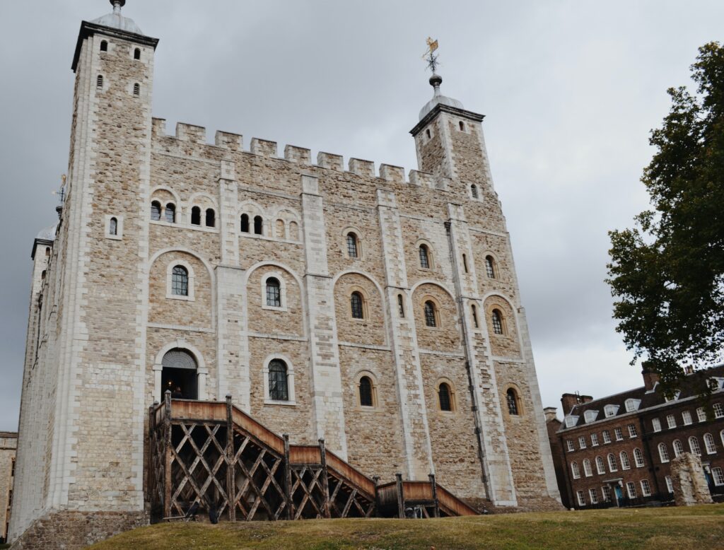 Hop-on Hop-off London Bus Tour & Tower of London