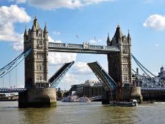 Southbank Tour : 15+ Top Sights including Castles & Bridges