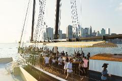 Statue of Liberty Sailing Experience & 3h Manhattan Walking Tour