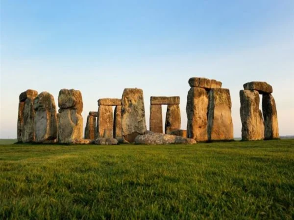 Private Viewing of Stonehenge Inner Circle, Walking Tour of Bath and Two-Course Meal
