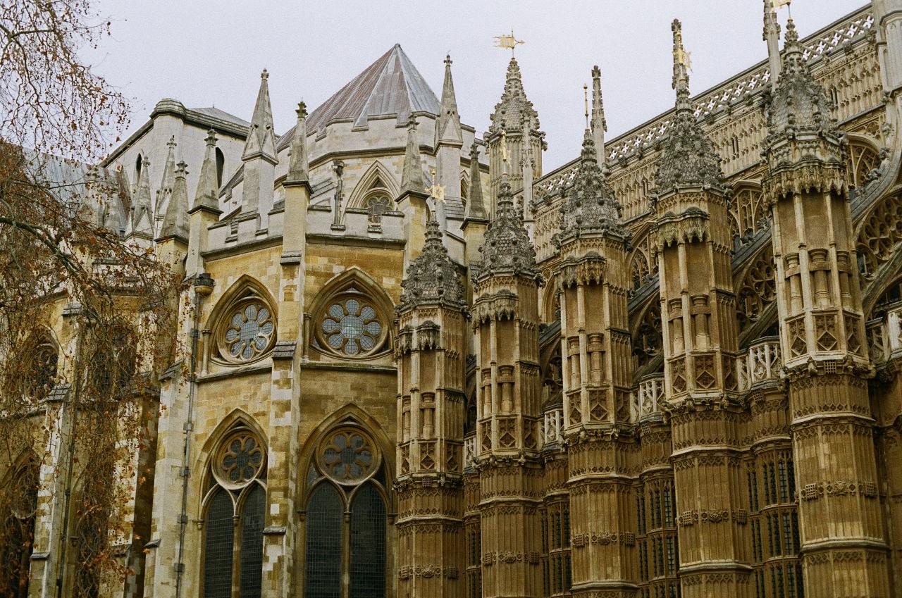 Hop-on Hop-off London Bus Tour & Westminster Abbey