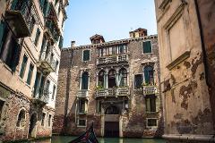 Venice Walking Tour & Gondola Ride