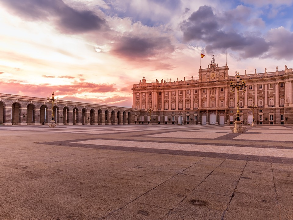Madrid: Skip-the-line Royal Palace Guided Tour