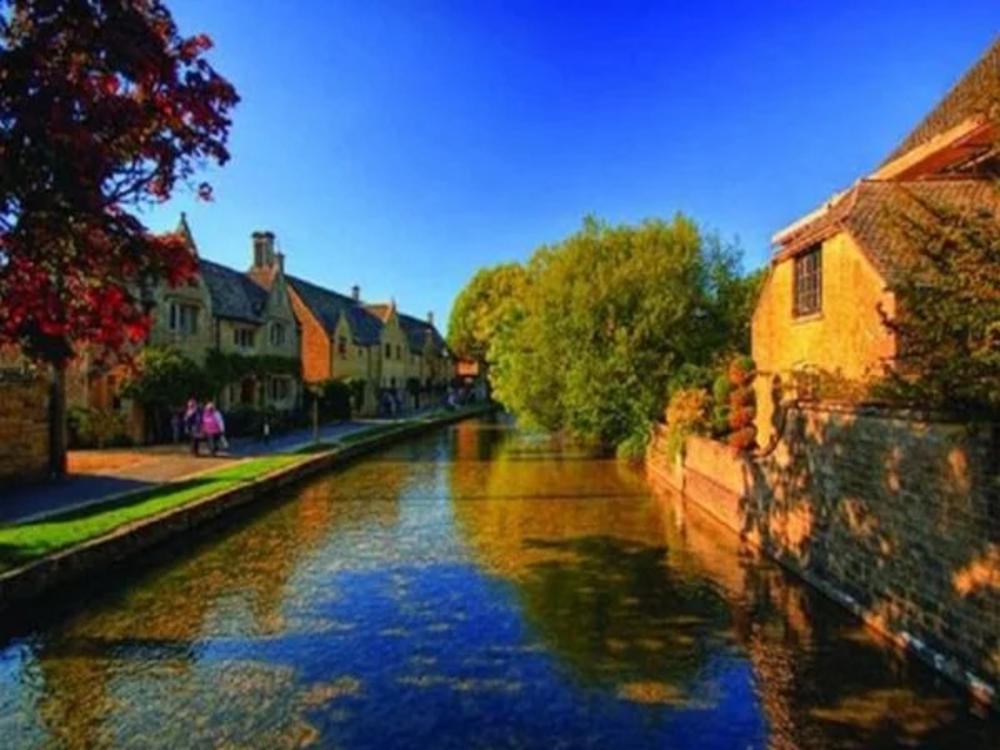 Small Group Tour to City of Oxford, Stratford & Cotswolds with Two-Course Lunch