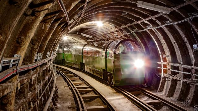 Go Deep Under London At The Postal Museum & See 30+ London Top Sights