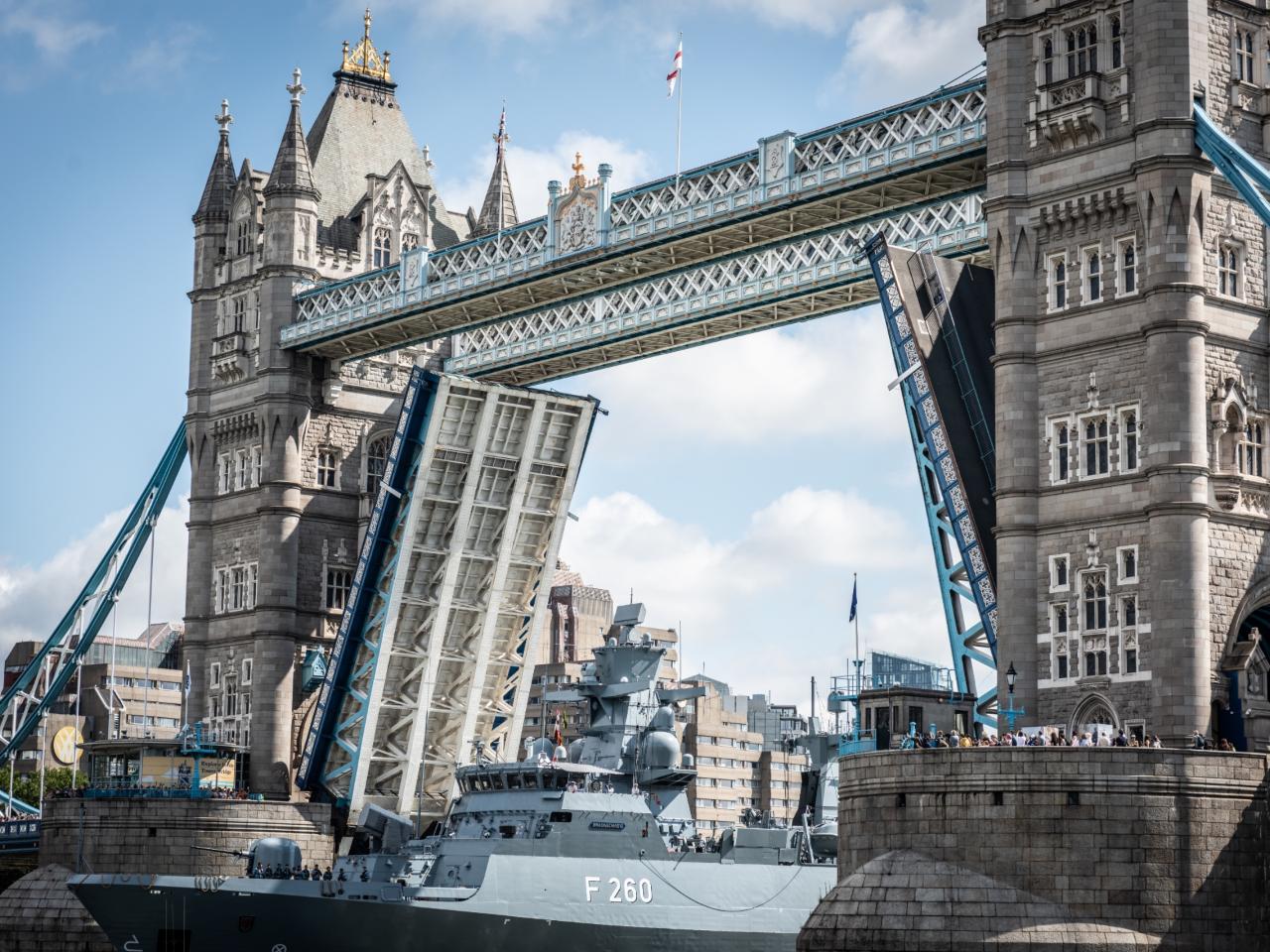 Explore Tower Bridge & Westminster Private Walking Tour