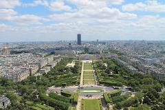 Paris: Eiffel Tower Summit hosted Tour & Parisian Breakfast