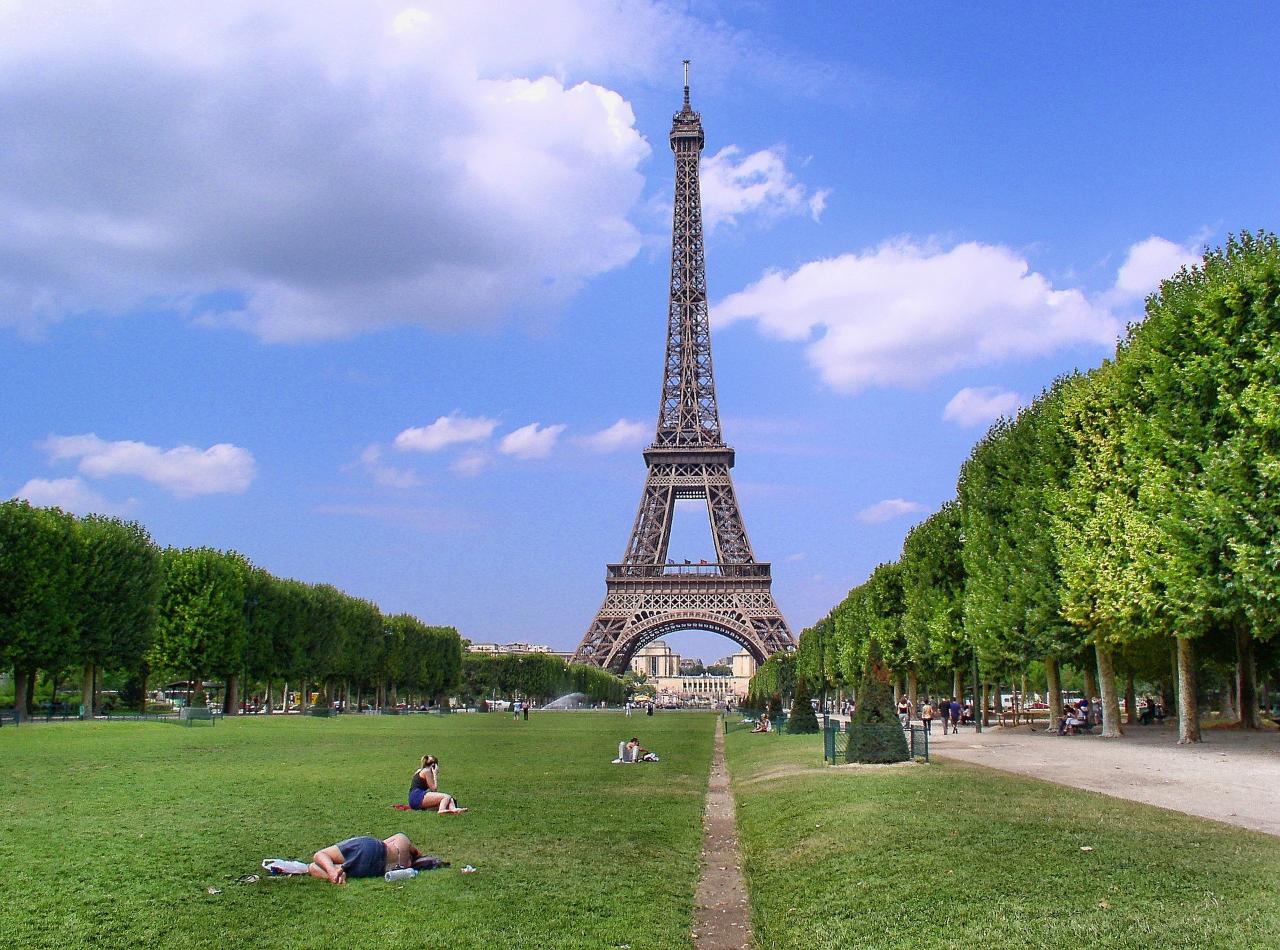 Paris: Skip the line Eiffel Tower Summit & Arc de Triomphe