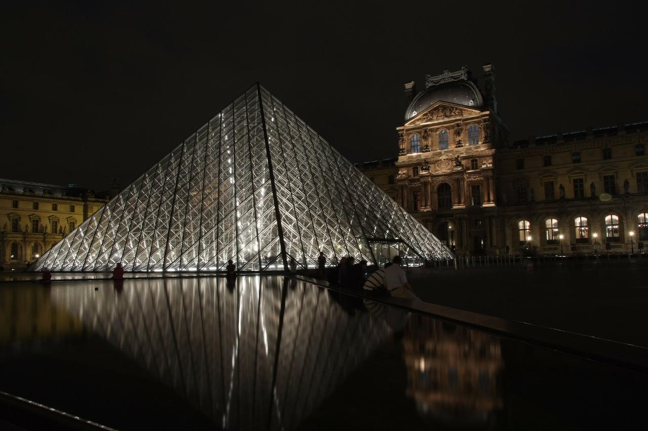 Louvre Museum Entrance Ticket with host