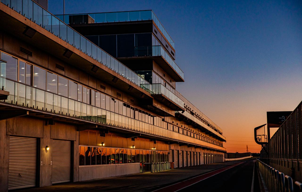 Driver Experience - GOLD - Guest dinner/gin tasting/pit lane walk and wine booking