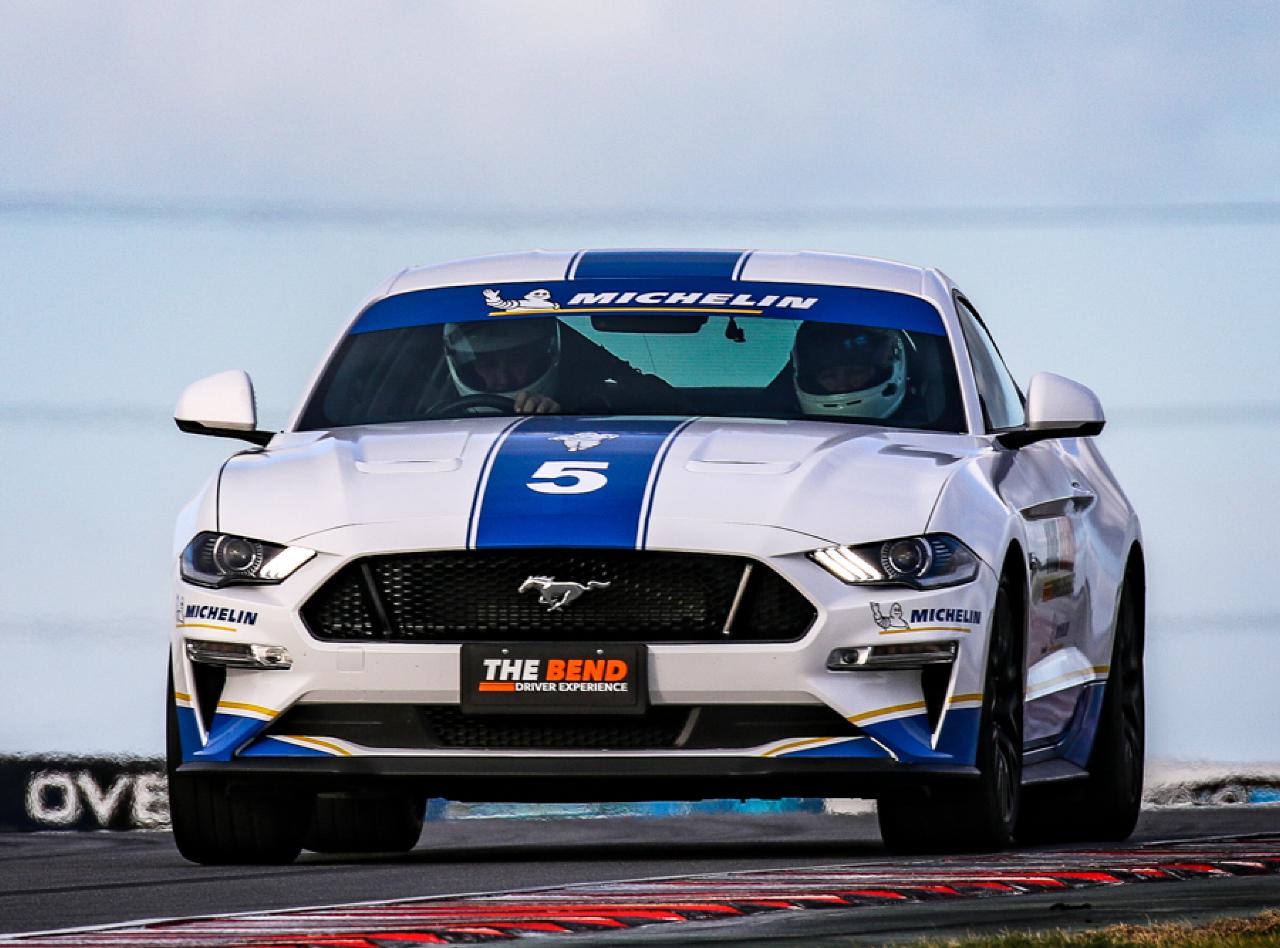 Rad Laps - Radical and V8 Mustang Combo