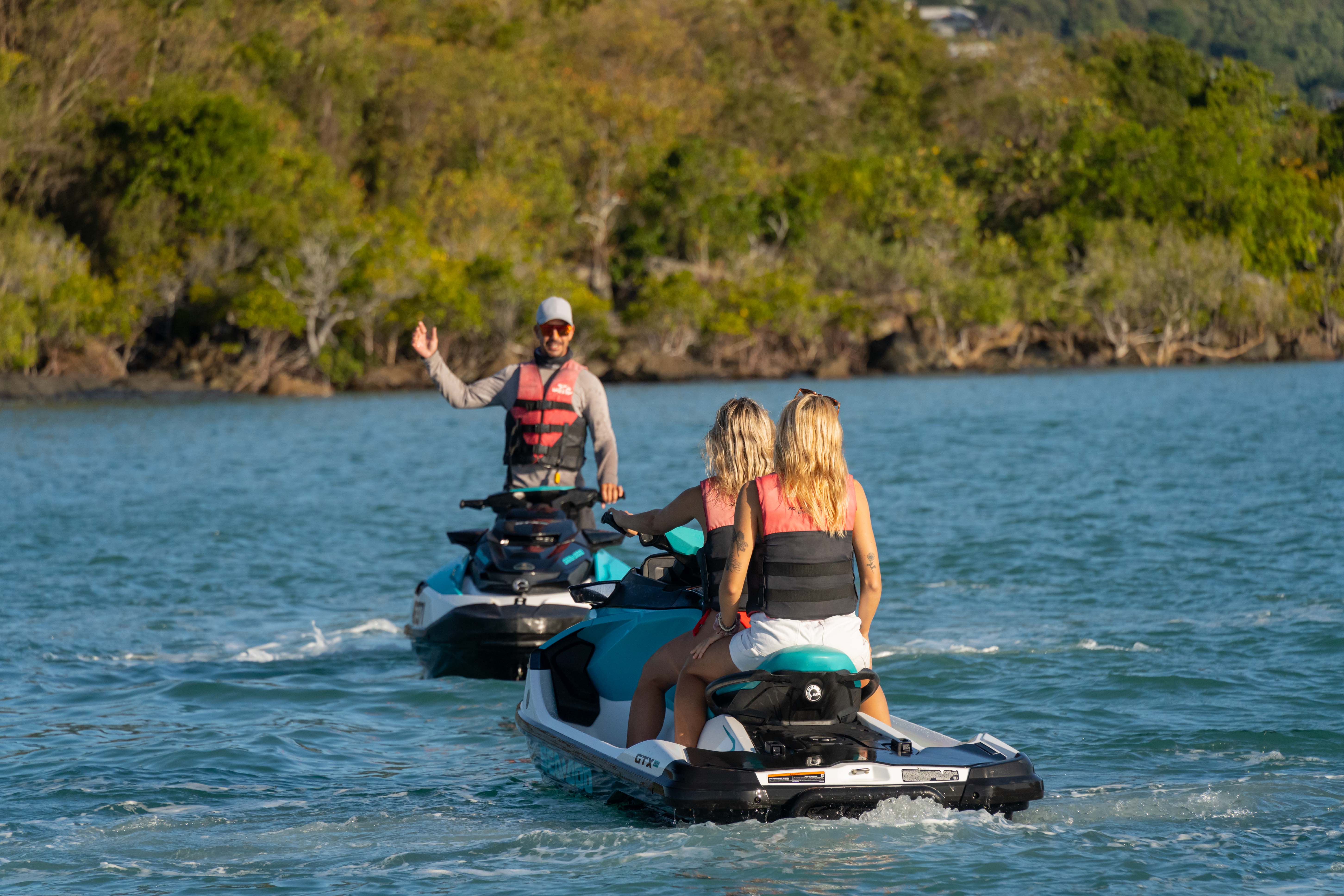 Fly & Ski Airlie Beach