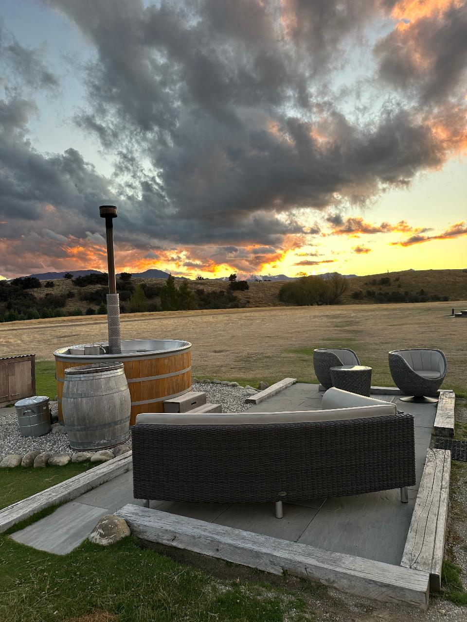 30 & 30 December 2 day min Overnight Terrace RV Site with Private Wood-Fired SpaGazer Hot Tub