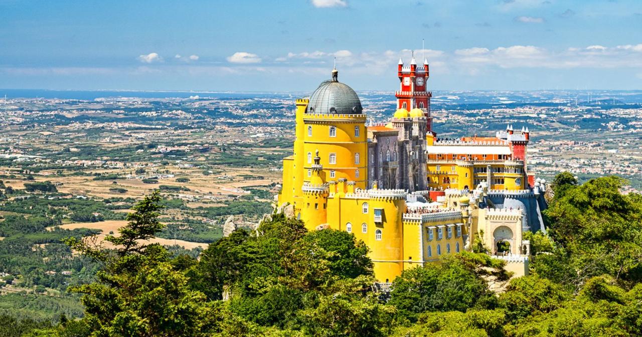 From Lisbon: Sintra and Cascais Private Tour Full Day