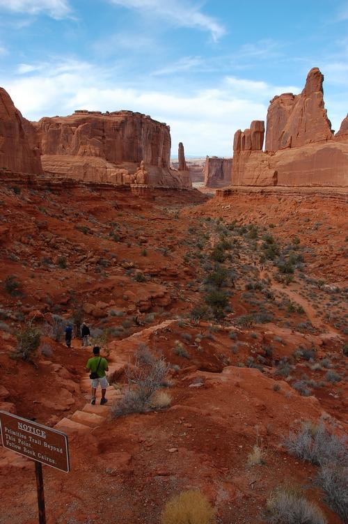 7-Day Southwest Highlights Camping Tour from Las Vgeas: Zion, Bryce, Arches, Canyonlands, Grand Canyon National Parks and Monument Valley | 14 Pax Small Group | Park Entries Included