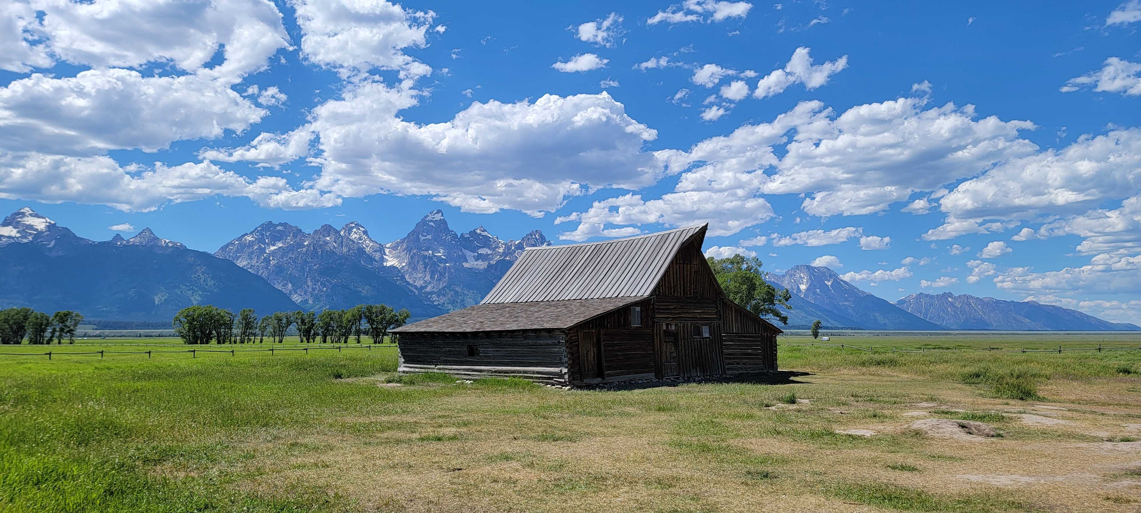 5-Day Yellowstone and Grand Teton National Parks Summer Lodging Tour from Bozeman [Max 13 Small Group]