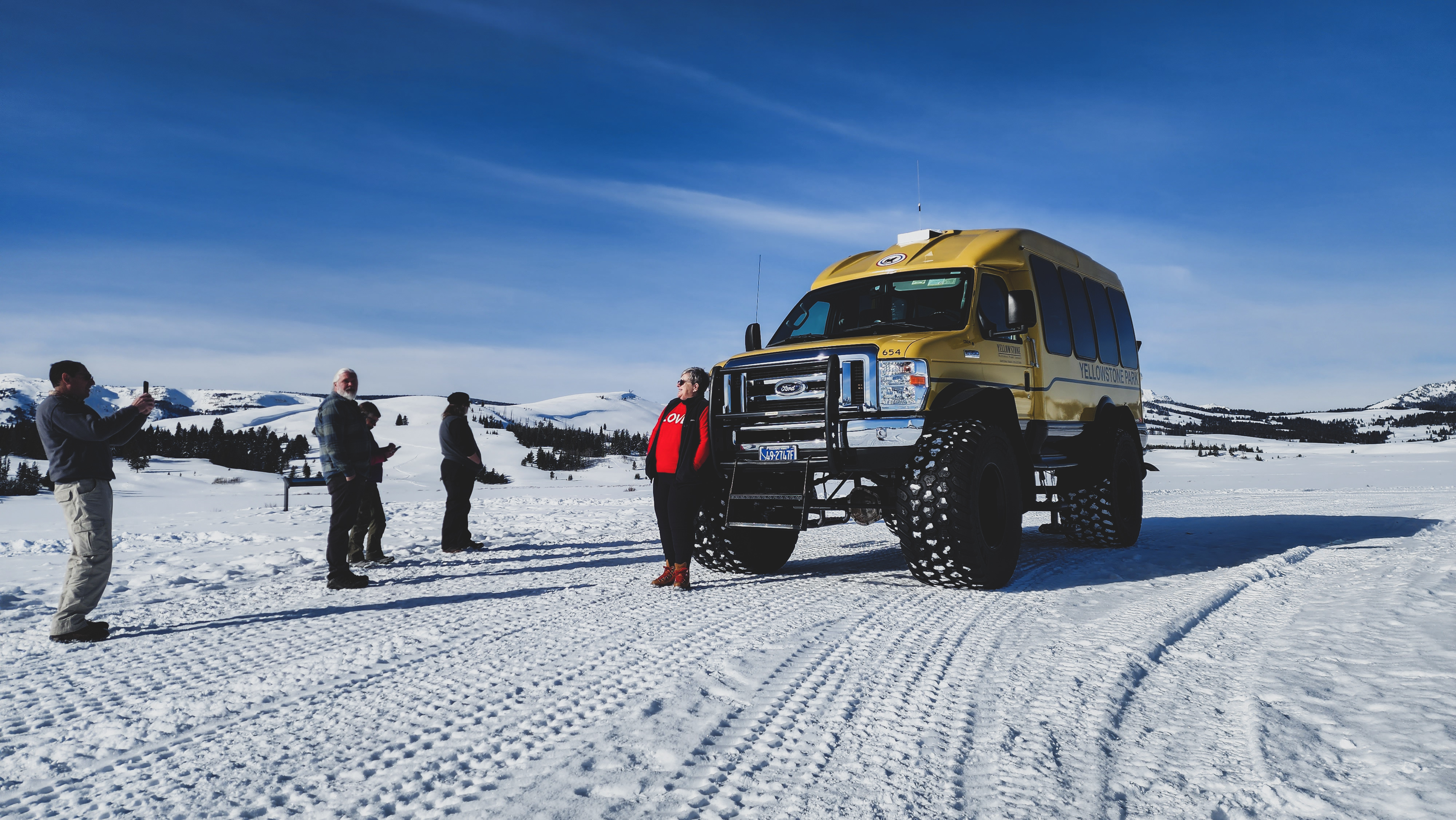 6-Day Yellowstone National Park Winter Wonderland Lodging Tour from Bozeman | Max 13 Small Group