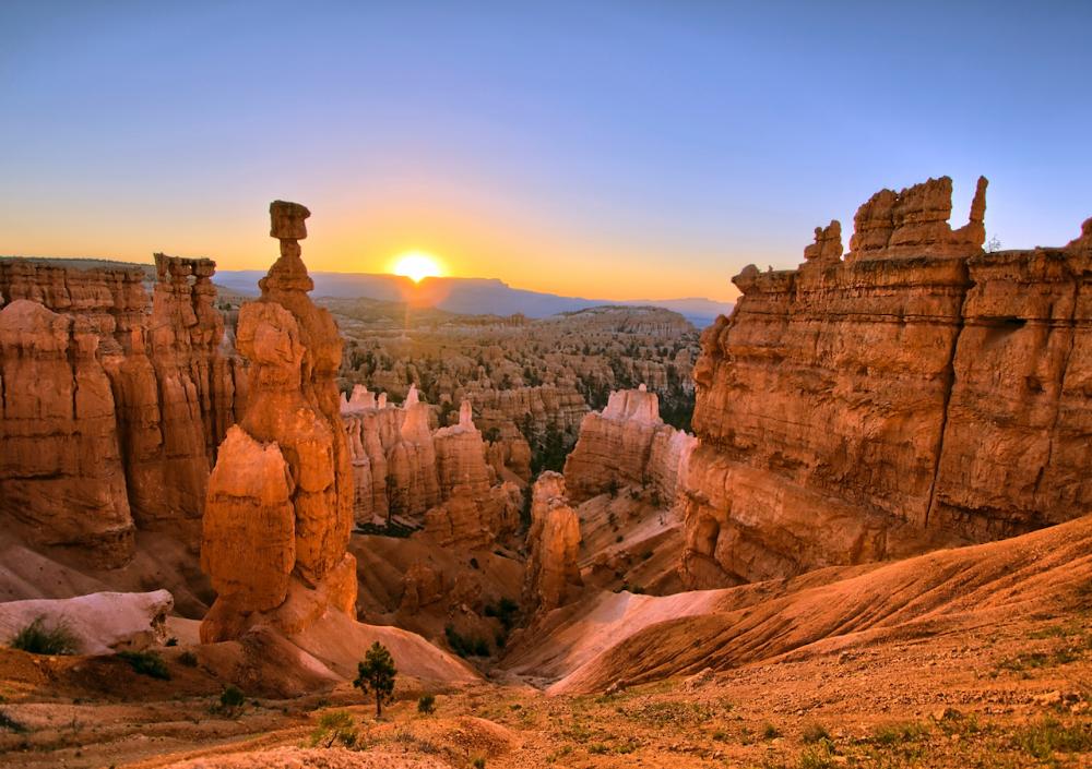 7-Day Southwest Highlights Lodging Tour from Las Vegas: Grand Canyon, Zion, Bryce, Arches, Canyonlands and Monument Valley | 14 Pax Small Group | Park Entries Included
