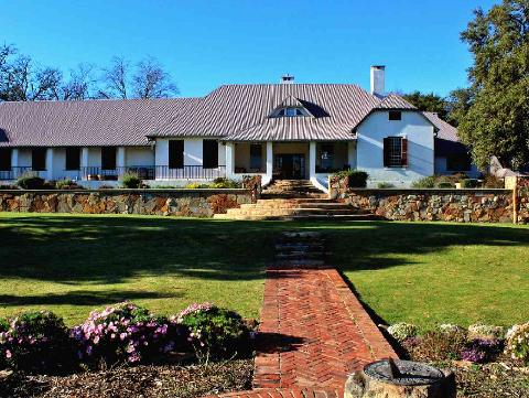 4x4_adventure_experience_wine_farm_tasting_room_building_exterior