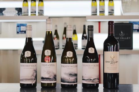 541deb9dd6484831a2d570ff5081649amountain_bike_adventure_wine_wine_tasting_tour_bottles_oak_valley_estate_close_up