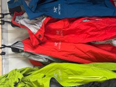 Shell Jacket Gore Tex - Black Diamond or Arcteryx, NorthFace Premium