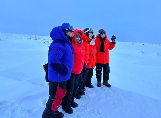 PKG POLAR EXPEDITION - Parka/Snowpants/Boots -Coldest temps possible With Polar Mitts -4 Pieces