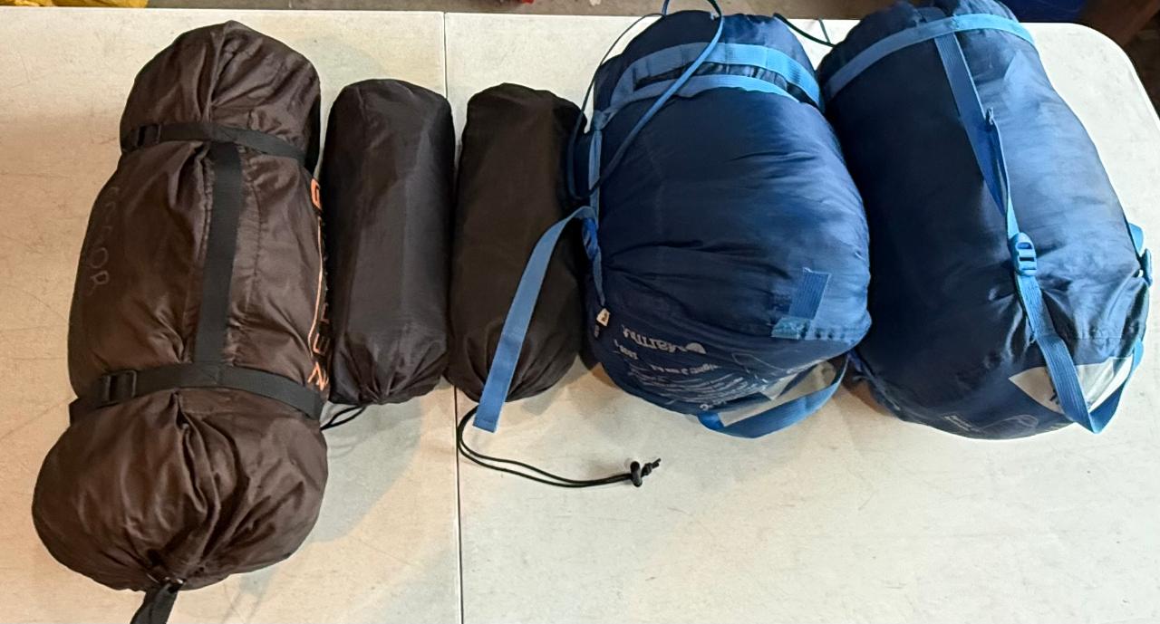 PKG Katmai: 2P BC TENT/ 2 Sleeping Bags 2 U/L Pads /Duffel Bag