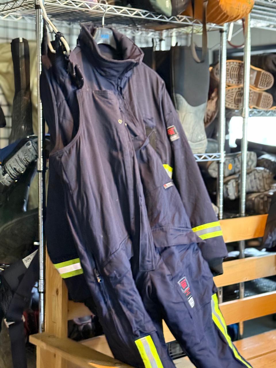 PKG FRC -40F EXTREME COLD Parka/Bibs/Insulated Work Boots Arctic Gear (3 pieces)  _Gloves can be added extra